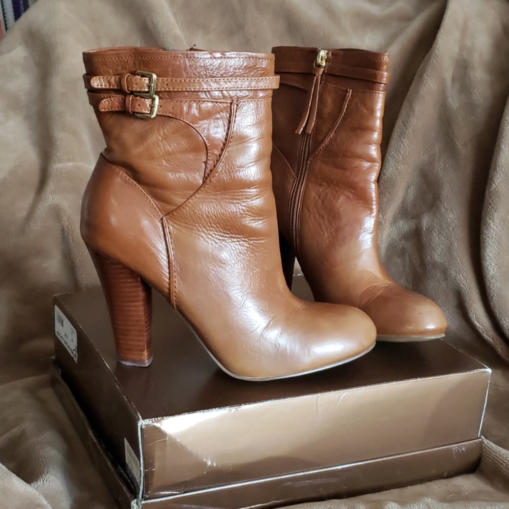 Boots - Picture 2 of 4